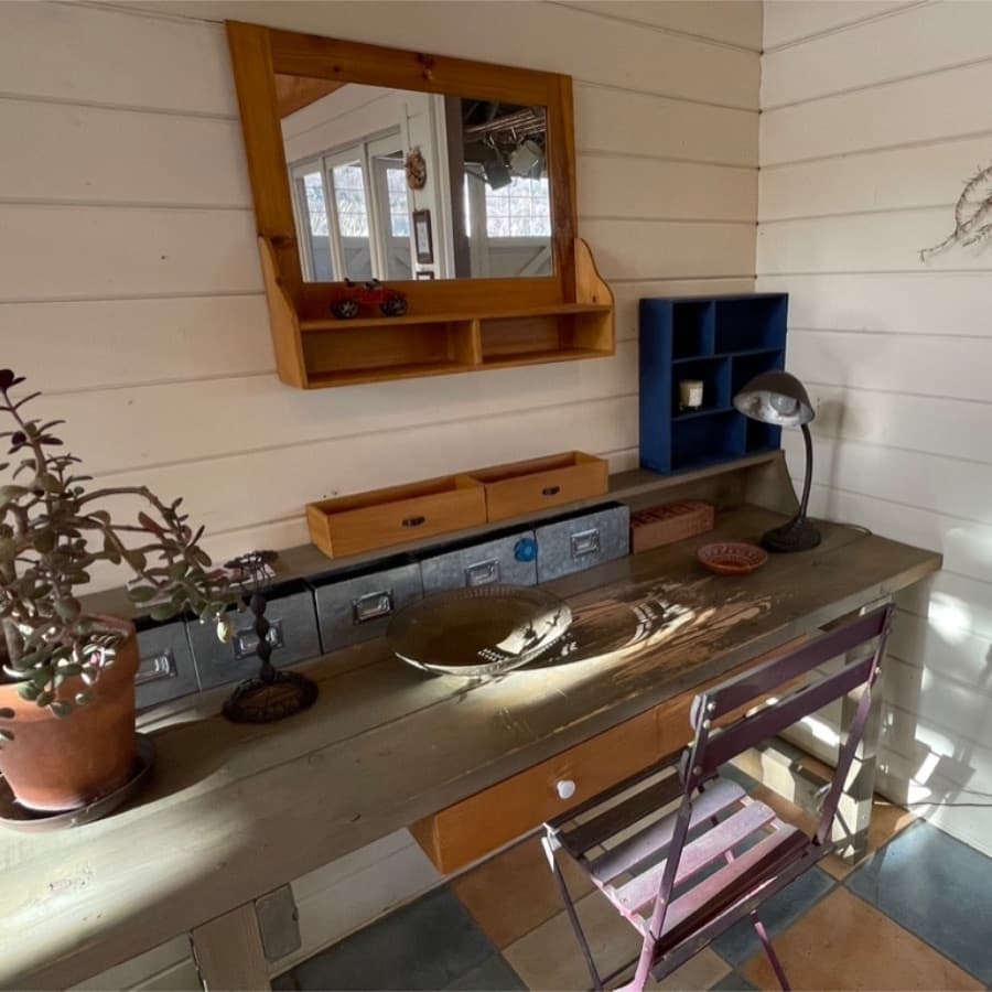 山中湖のコテージGARDENSHED、Montanaのライティングデスク
