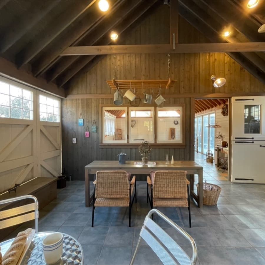 山中湖のコテージGARDENSHED、Montanaのダイニング